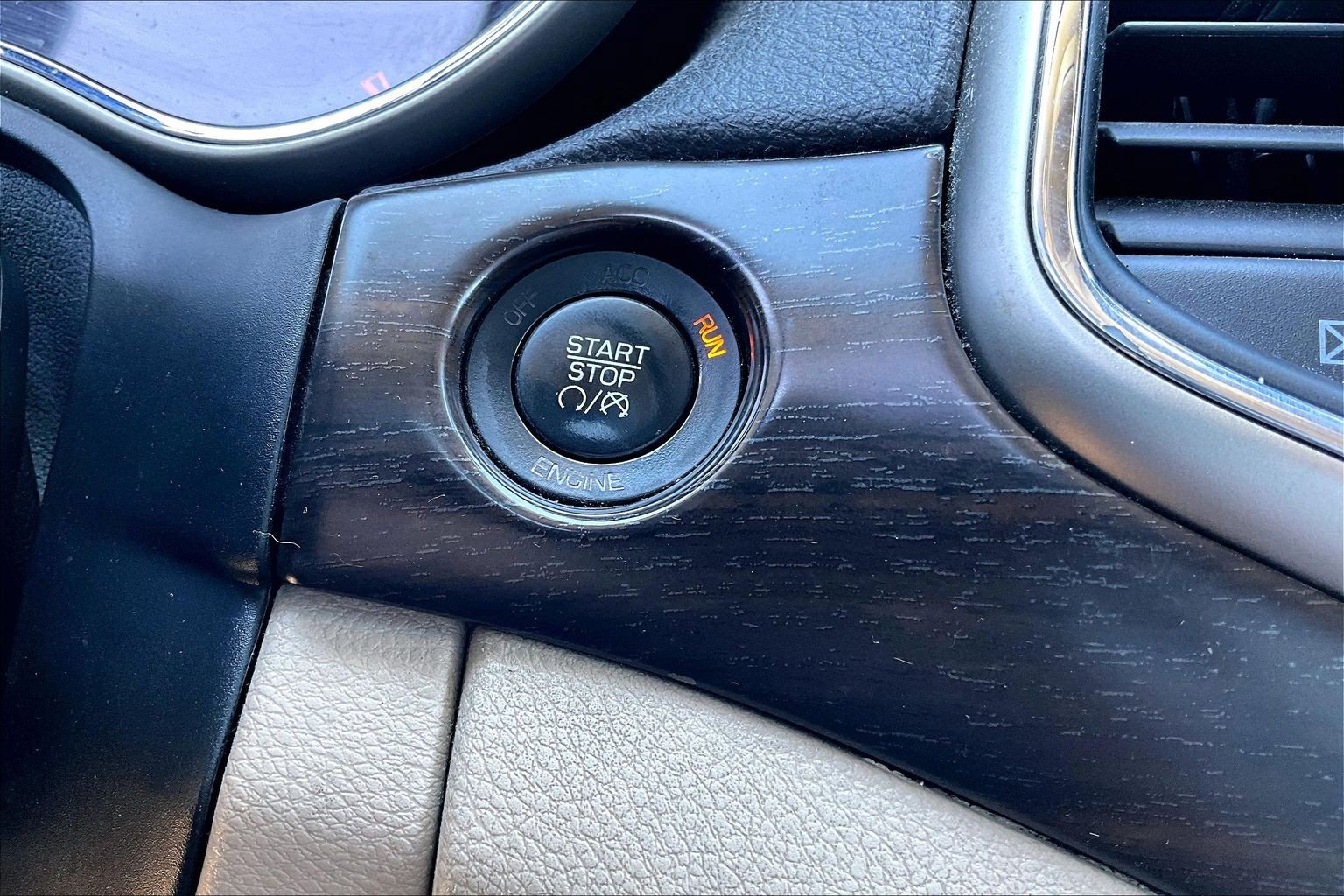 Used 2014 Jeep Grand Cherokee Laredo AWD/4WD image 22