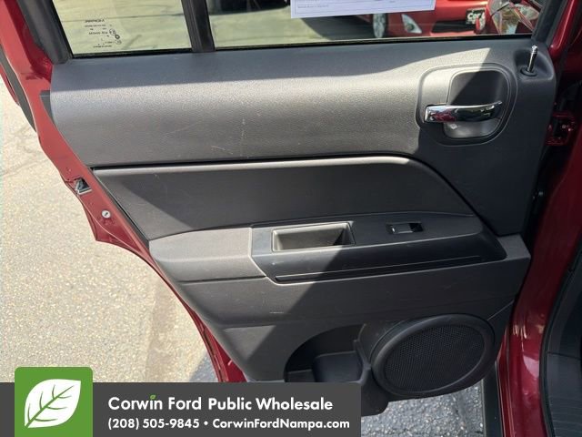 Used 2014 Jeep Patriot Latitude AWD/4WD image 27