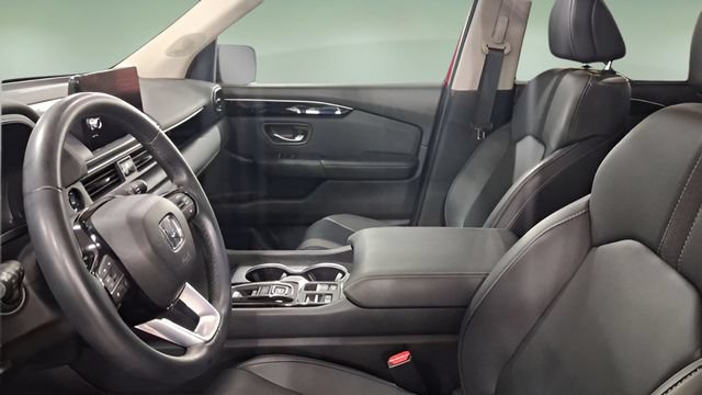 Used 2025 Honda Pilot Touring image 9