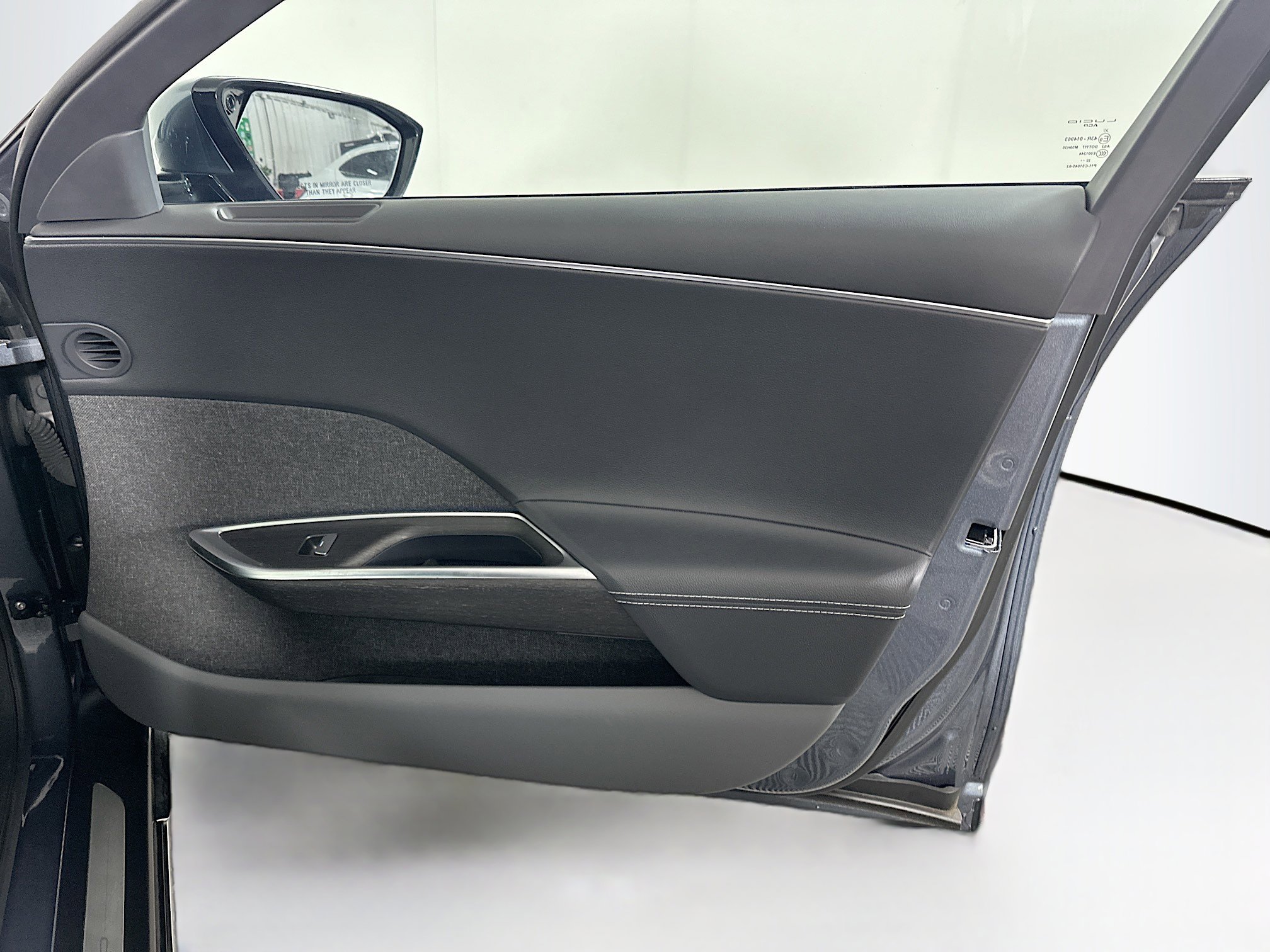 Used 2024 Lucid Air Touring AWD/4WD image 32