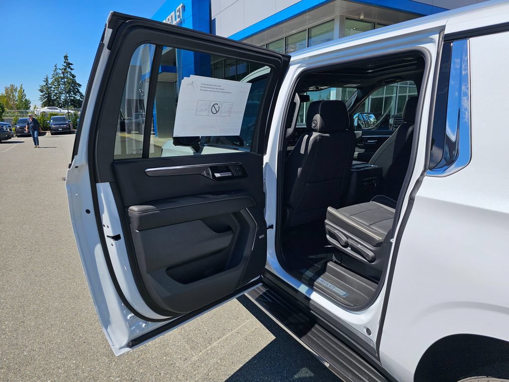 New 2026 Chevrolet Suburban Premier w/ Sun And Tow Package AWD/4WD image 16