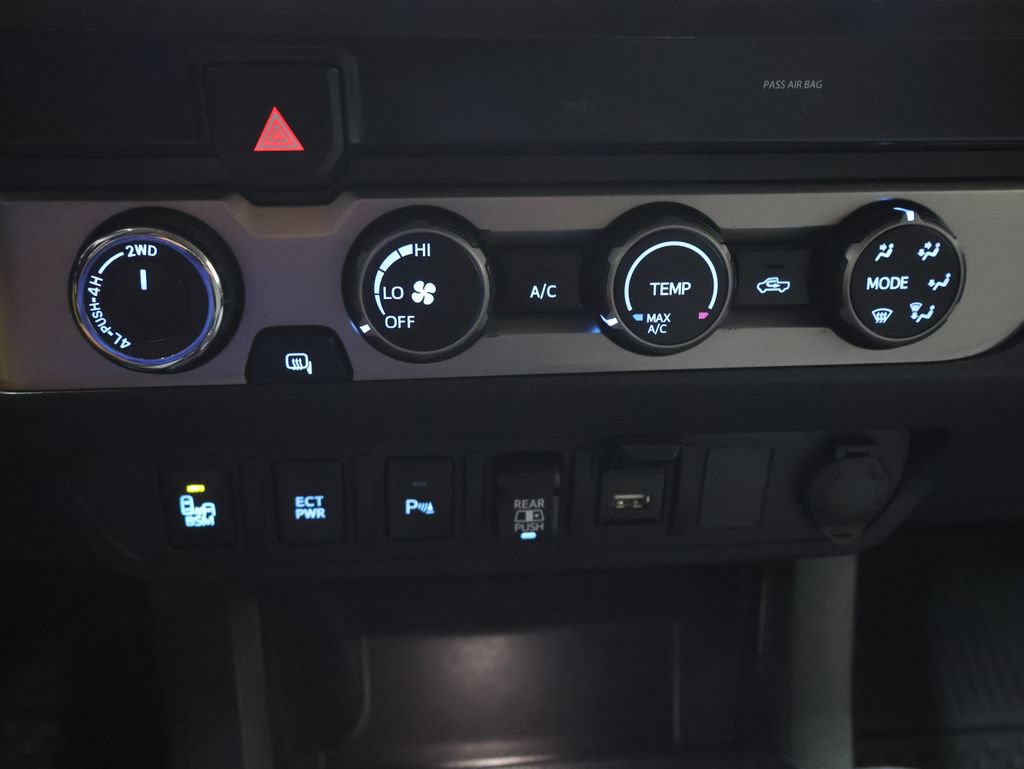 Used 2020 Toyota Tacoma SR5 AWD/4WD image 26
