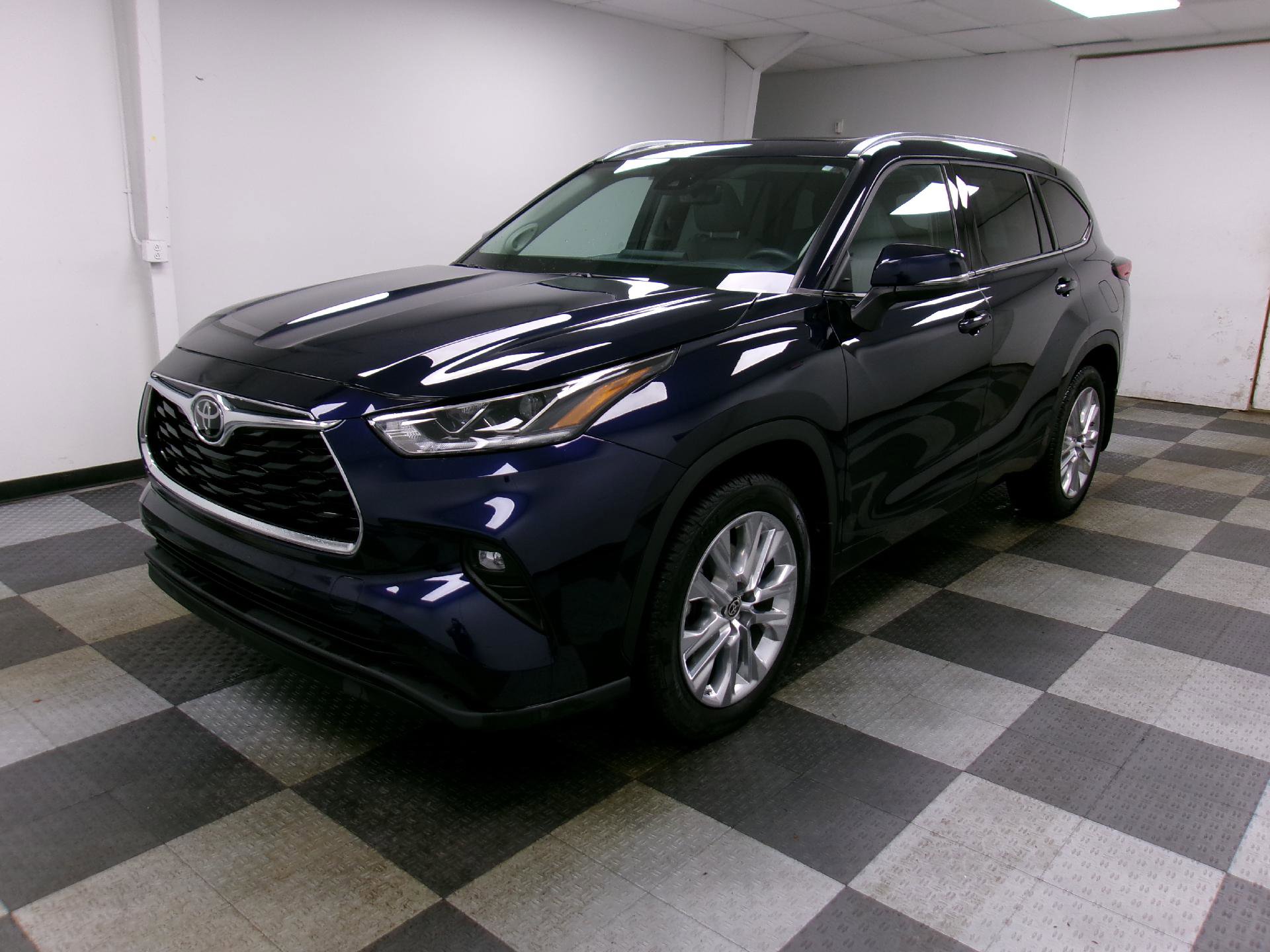 Used 2021 Toyota Highlander Limited