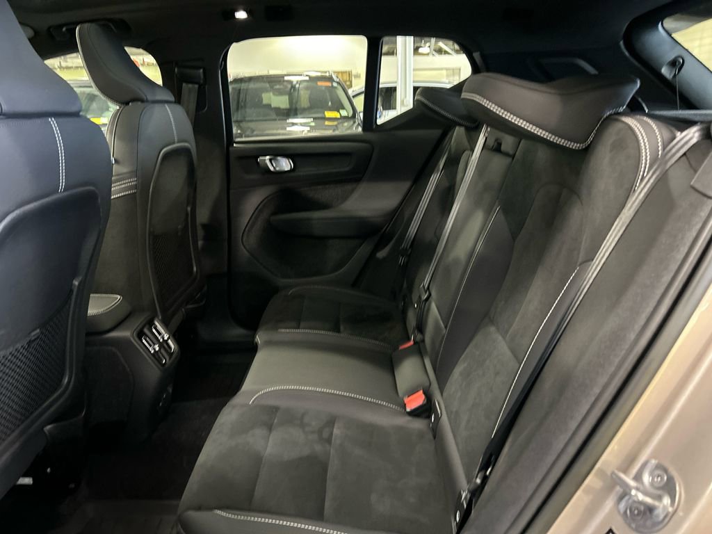 Certified 2023 Volvo XC40 Recharge Ultimate w/ Protection Package Premier AWD/4WD image 23