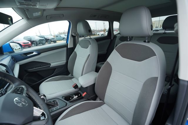 Used 2023 Volkswagen Taos SE w/ Panoramic Sunroof Package image 35