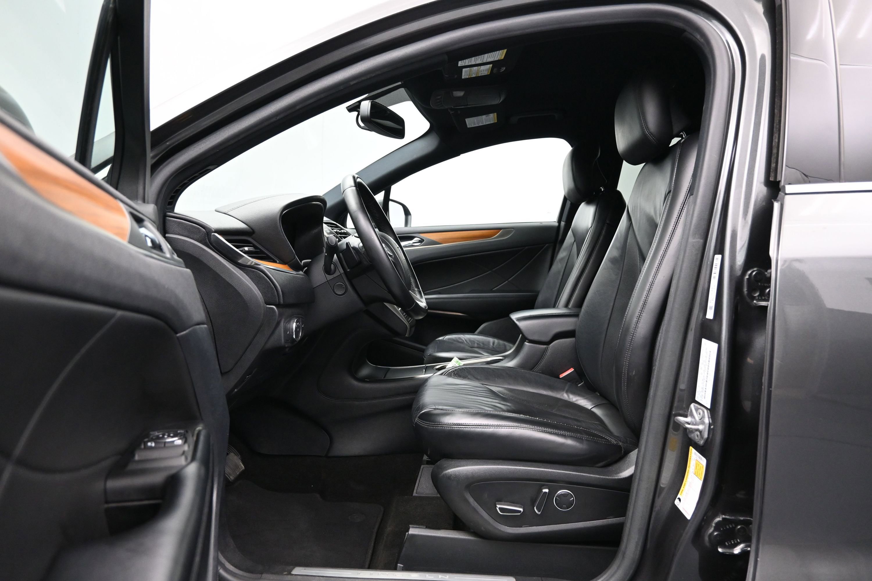 Used 2019 Lincoln MKC Select w/ Select Plus Package FWD image 9