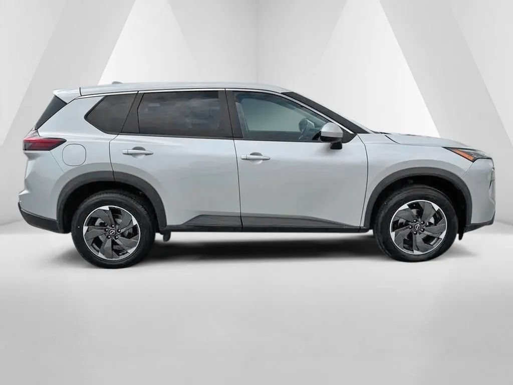 Used 2024 Nissan Rogue SV FWD image 8