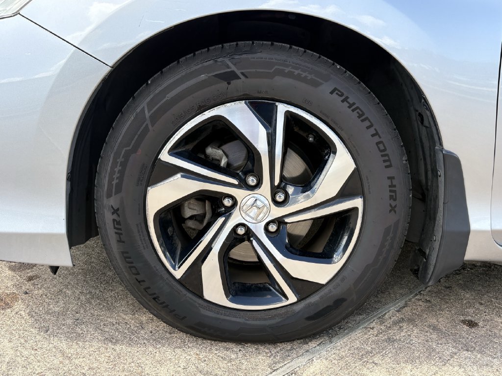 Used 2017 Honda Accord LX image 9