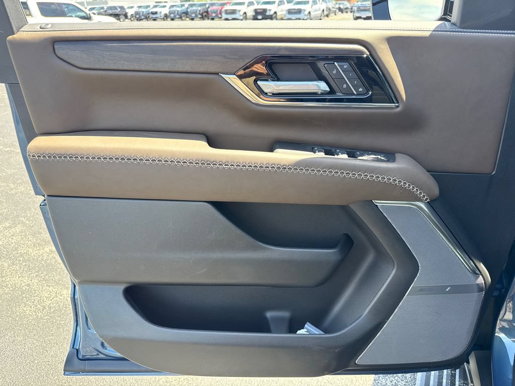 New 2026 GMC Yukon Denali Ultimate AWD/4WD image 15