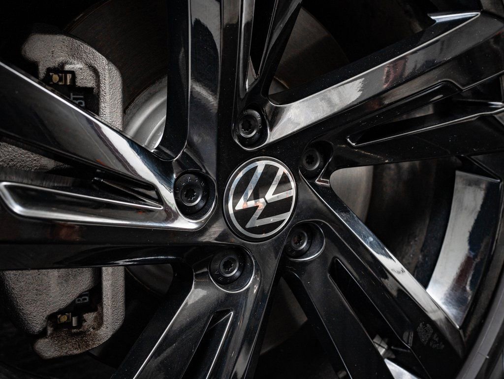 Used 2024 Volkswagen Tiguan SE R-Line image 8