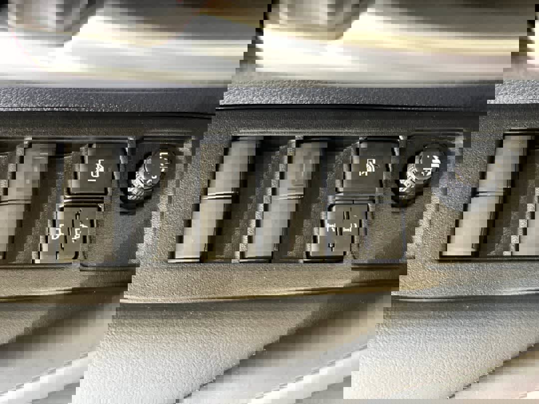 Used 2025 Toyota Corolla SE image 16