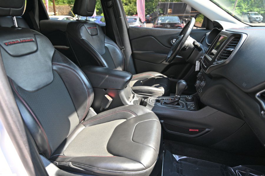 Used 2020 Jeep Cherokee Trailhawk AWD/4WD image 13