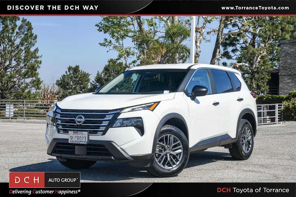 Used 2024 Nissan Rogue S image 1
