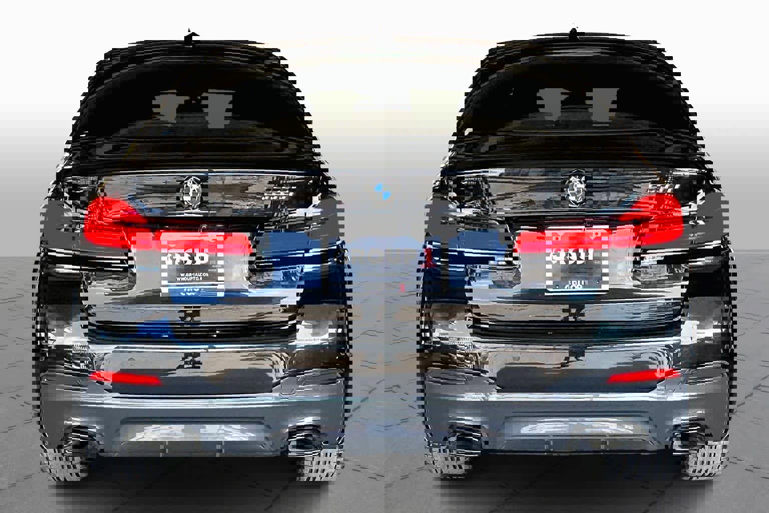 Used 2022 BMW 530i w/ M Sport Package image 4