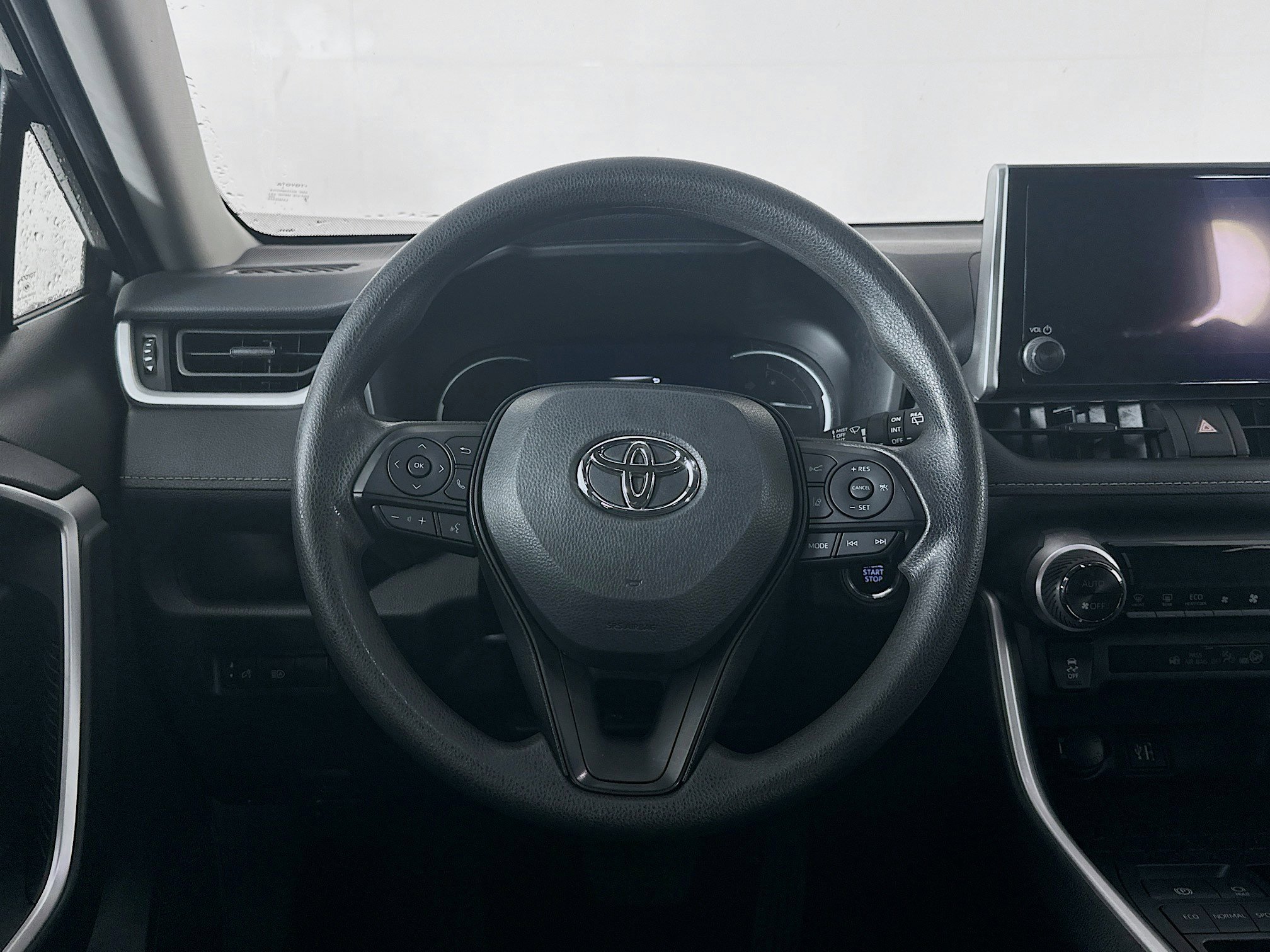 Used 2024 Toyota RAV4 XLE image 18