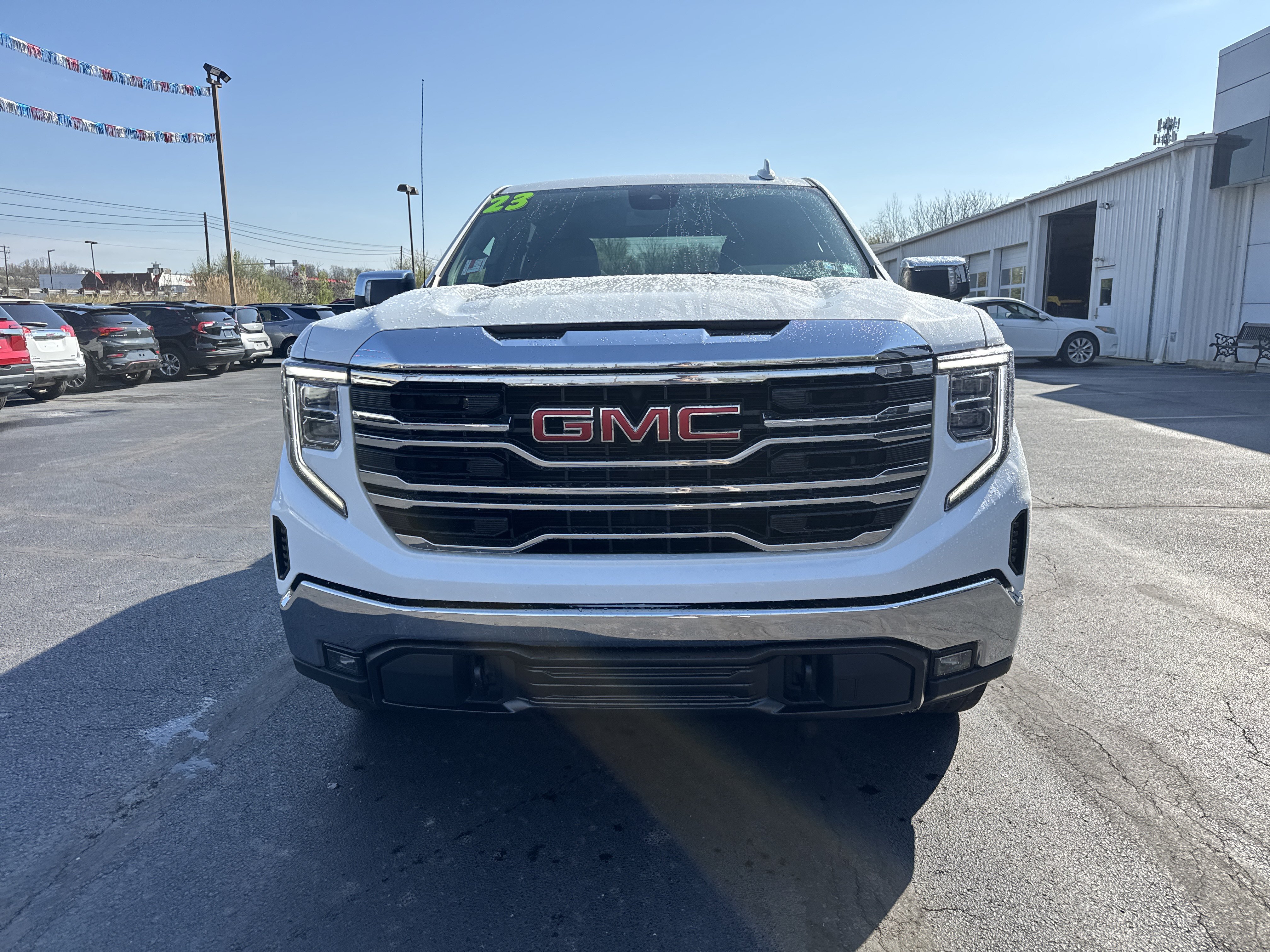 Used 2023 GMC Sierra 1500 SLT w/ SLT Premium Package AWD/4WD image 9