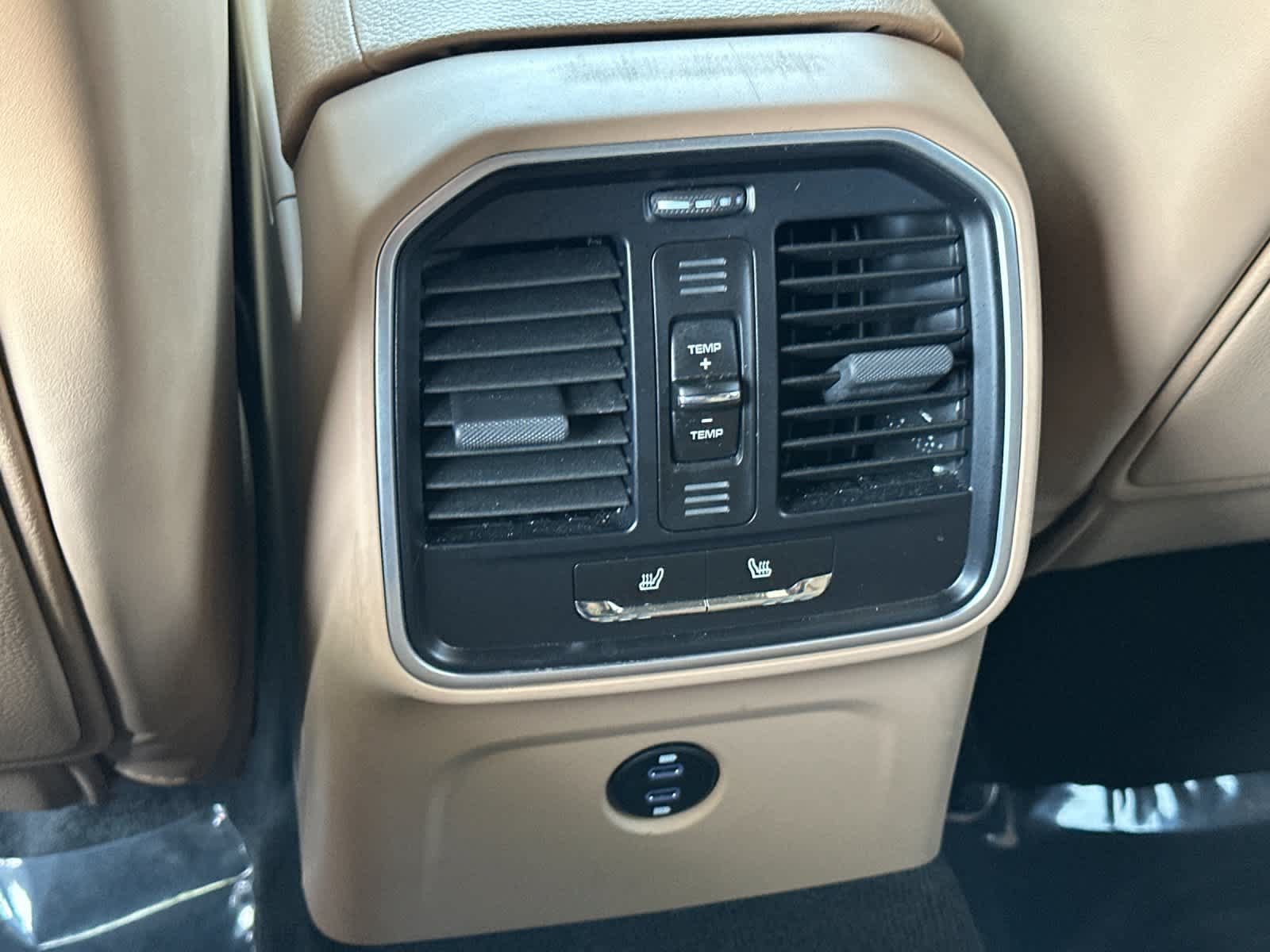 Certified 2025 Porsche Macan AWD/4WD image 14