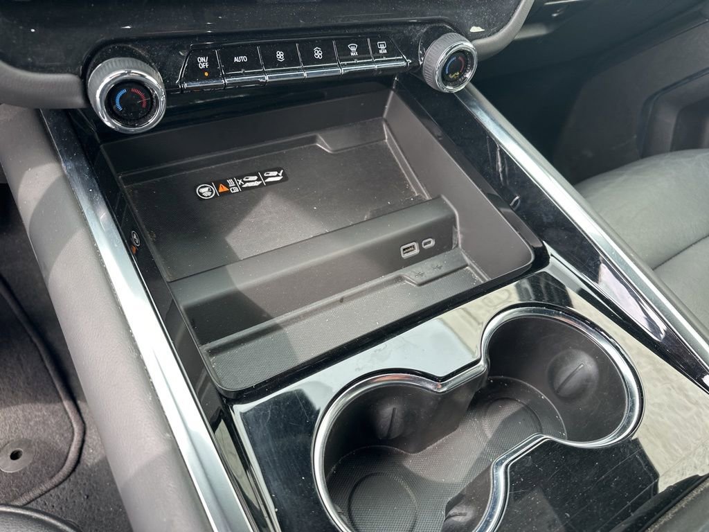 Used 2025 Chevrolet Suburban Z71 AWD/4WD image 23