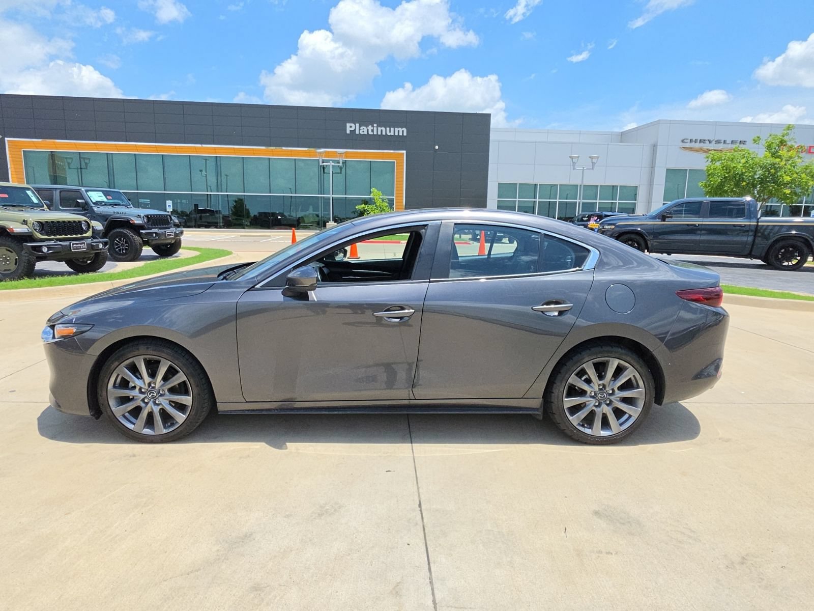 Used 2025 MAZDA MAZDA3 s FWD video 2