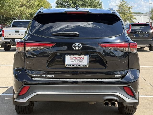 Used 2022 Toyota Highlander XSE FWD image 5