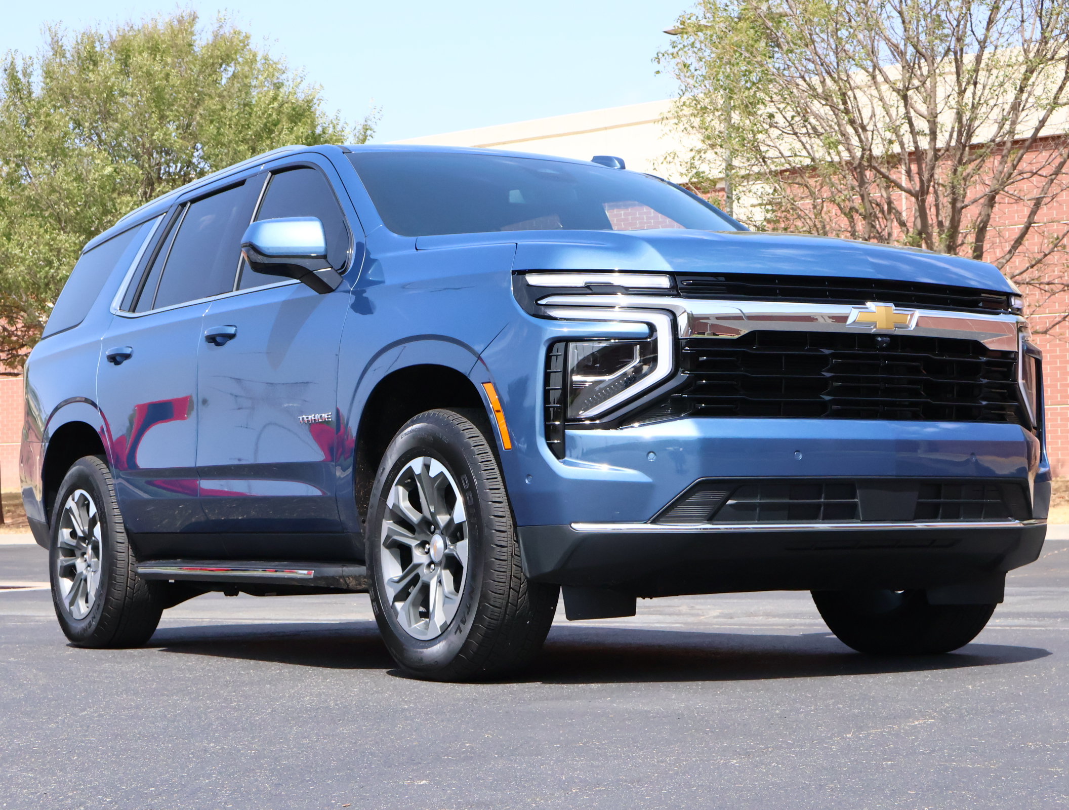 Used 2026 Chevrolet Tahoe LS AWD/4WD image 1