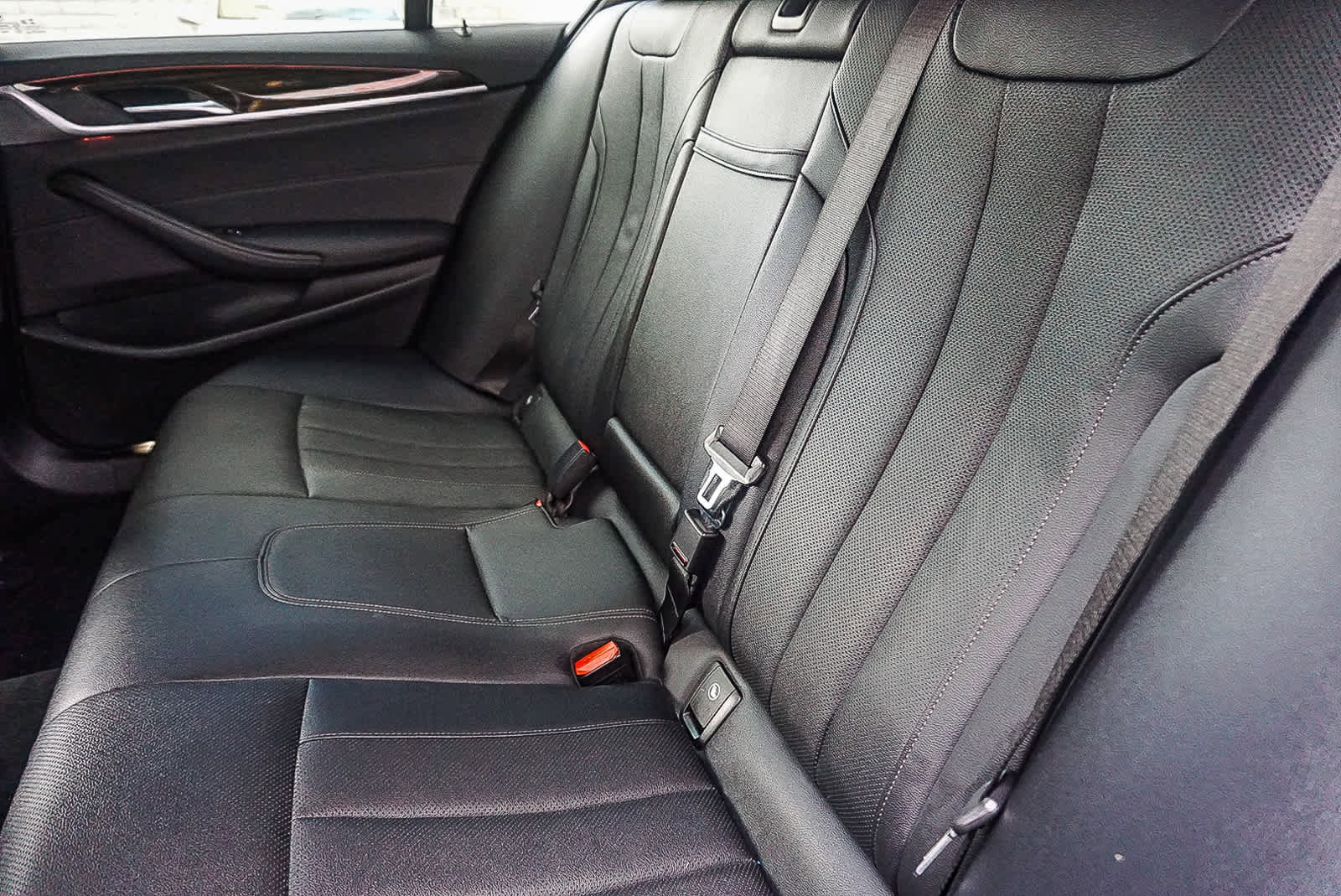 Used 2021 BMW 530i w/ Convenience Package RWD image 20