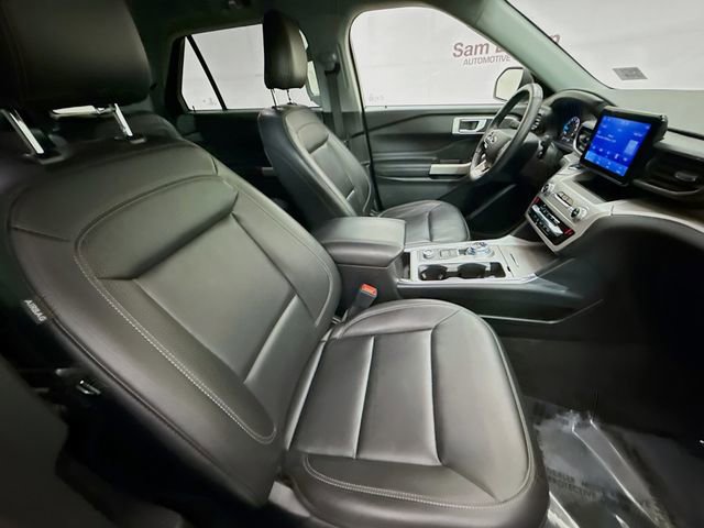 Used 2022 Ford Explorer XLT w/ Equipment Group 202A image 30
