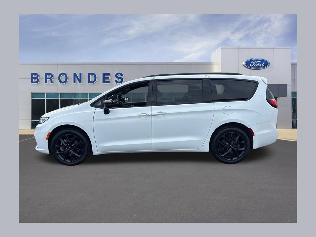 Used 2024 Chrysler Pacifica Touring-L w/ S Appearance Package