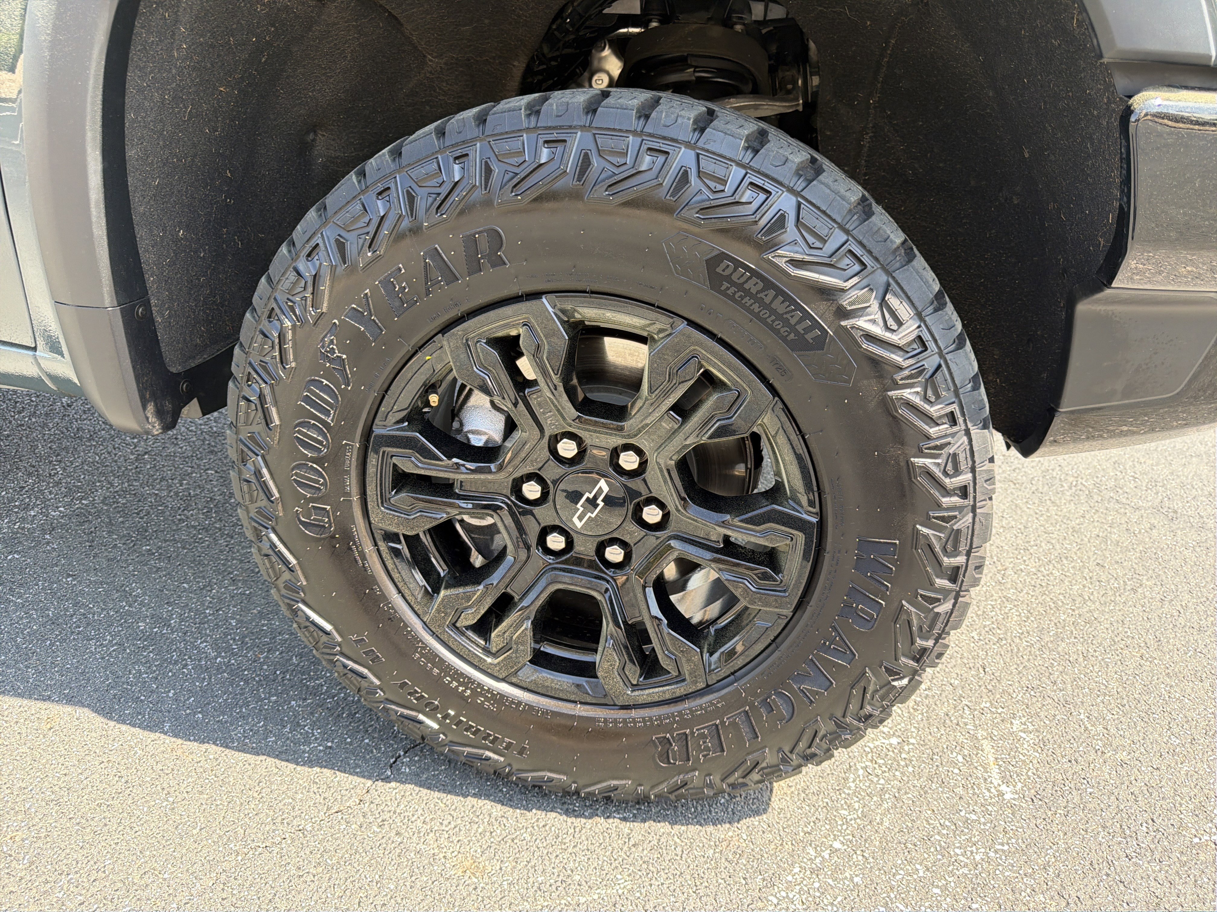 Used 2025 Chevrolet Silverado 1500 ZR2 w/ Technology Package image 12