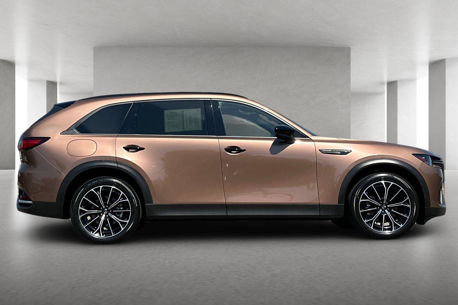 Certified 2025 MAZDA CX-70 Plug-In Hybrid w/ Premium Plus image 3