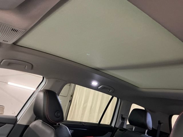 Used 2024 Volkswagen Atlas Peak Edition SE AWD/4WD image 18