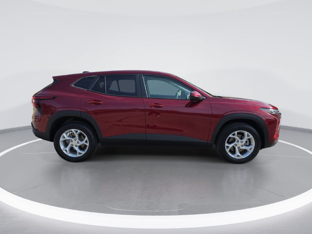Used 2024 Chevrolet Trax LS w/ LS Convenience Package FWD image 2