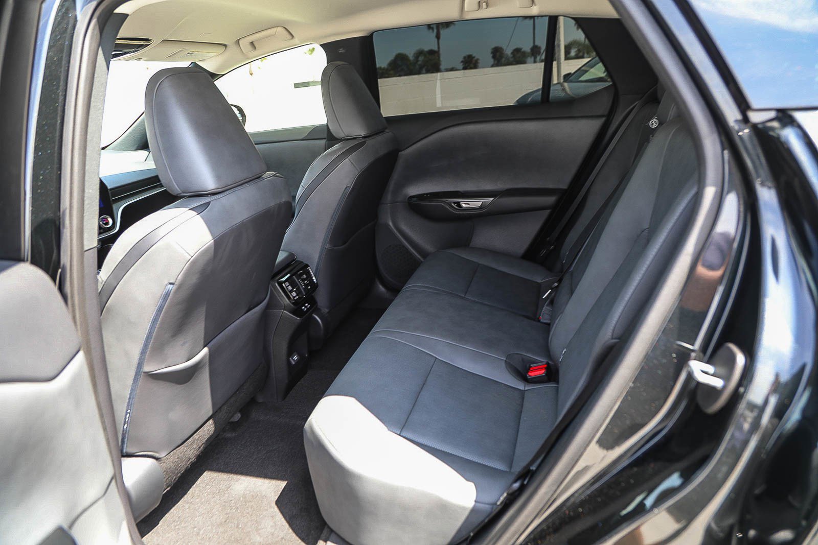 Used 2025 Lexus RZ 300e image 18