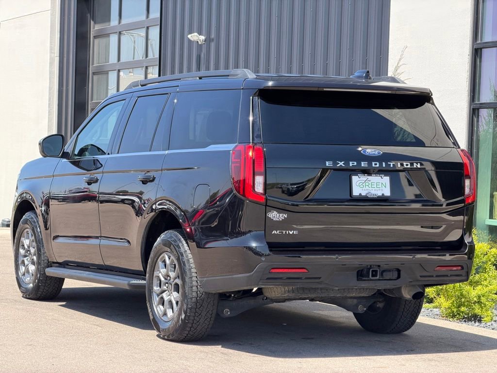 Used 2025 Ford Expedition Active AWD/4WD image 2