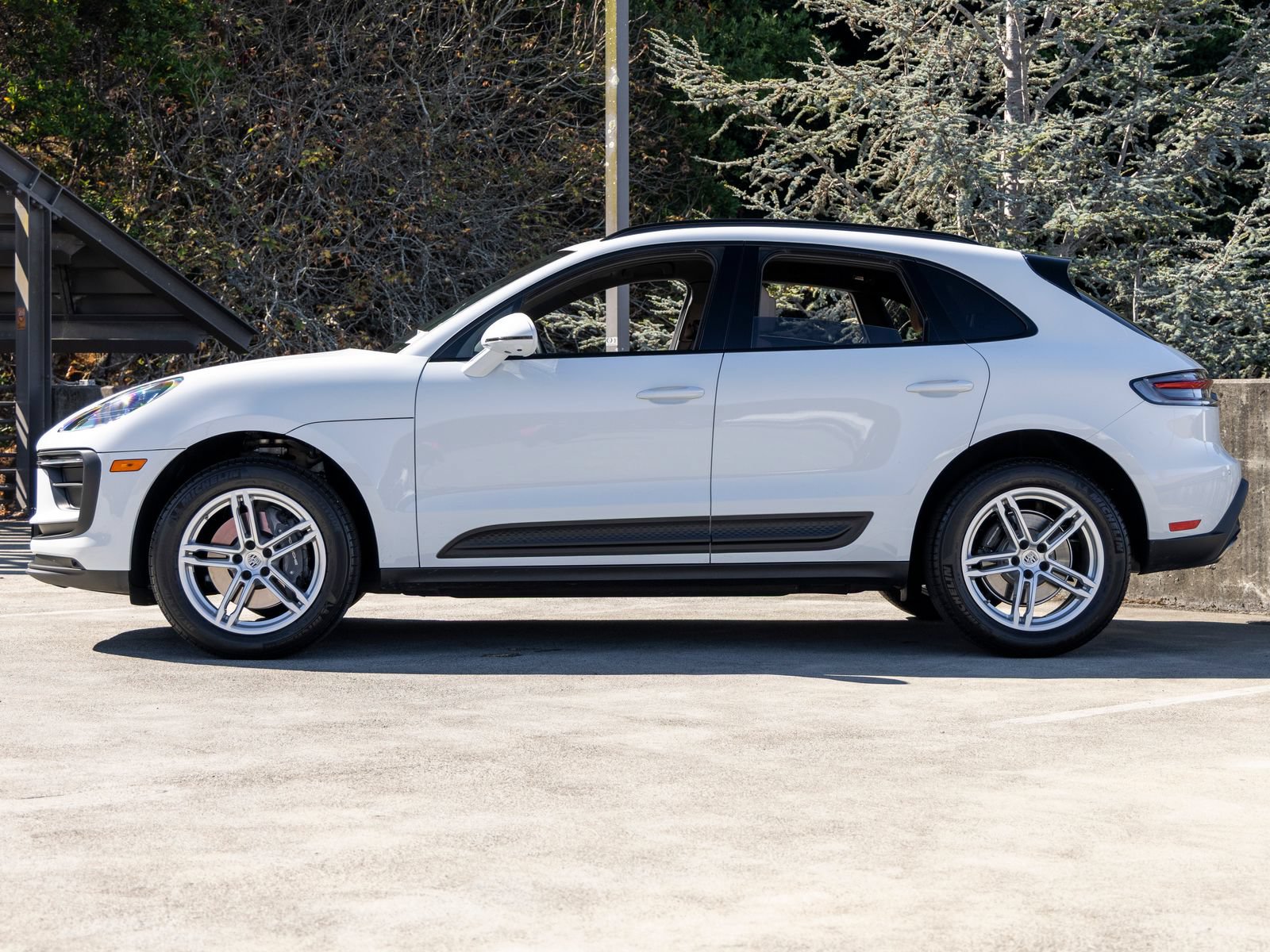 Certified 2026 Porsche Macan AWD/4WD image 2
