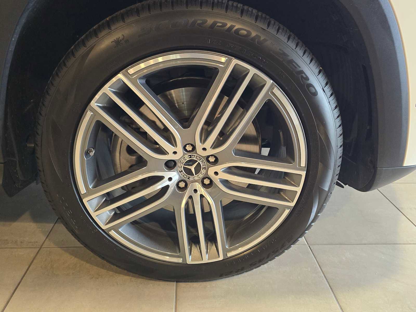 Used 2026 Mercedes-Benz GLS 450 4MATIC image 9