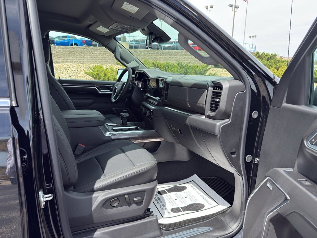 New 2026 Chevrolet Silverado 1500 LTZ w/ Z71 Off-Road Package AWD/4WD image 10