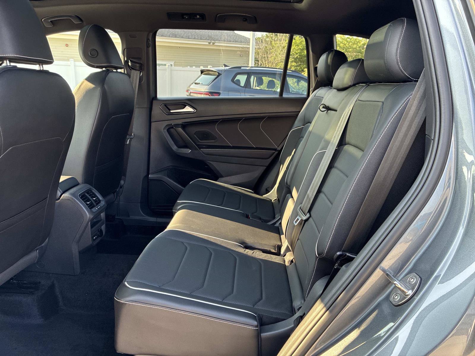 Certified 2024 Volkswagen Tiguan SEL R-Line AWD/4WD image 17