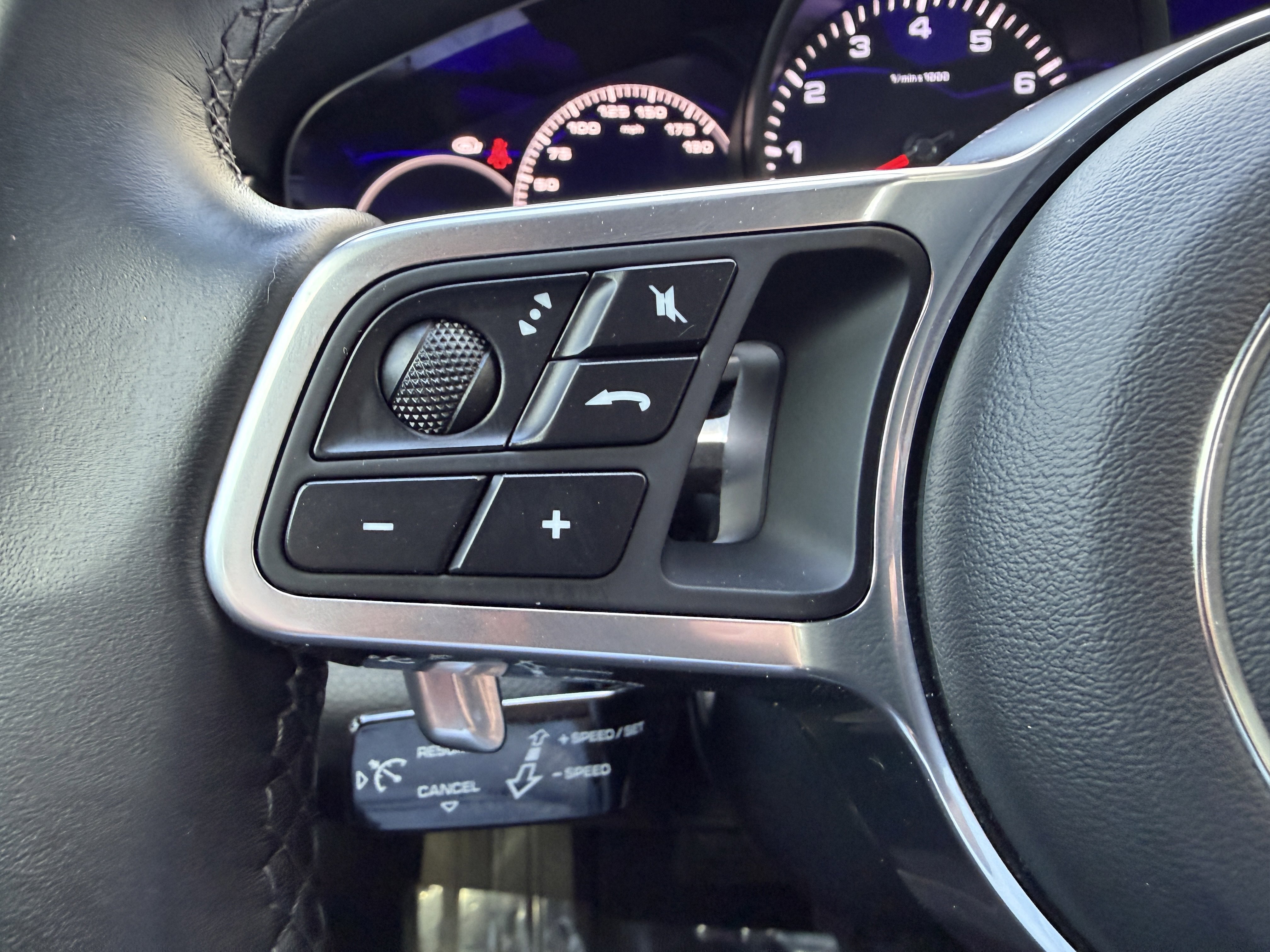 Certified 2020 Porsche Panamera image 36