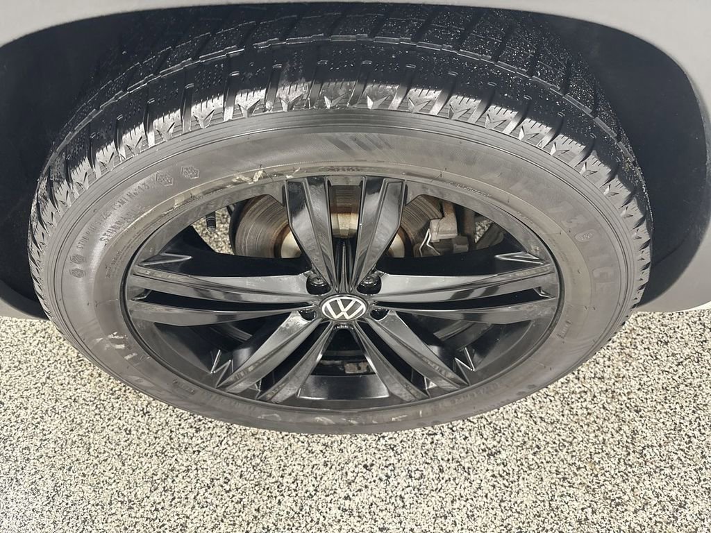 Used 2022 Volkswagen Atlas Cross Sport SEL R-Line image 32