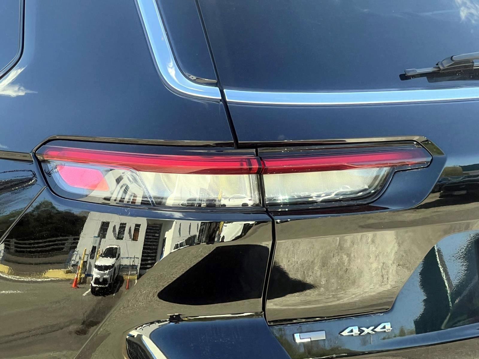 Used 2021 Jeep Grand Cherokee L Limited AWD/4WD image 9