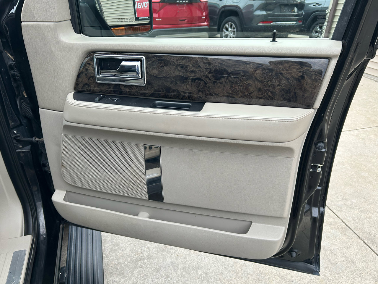 Used 2015 Lincoln Navigator L 4WD image 15