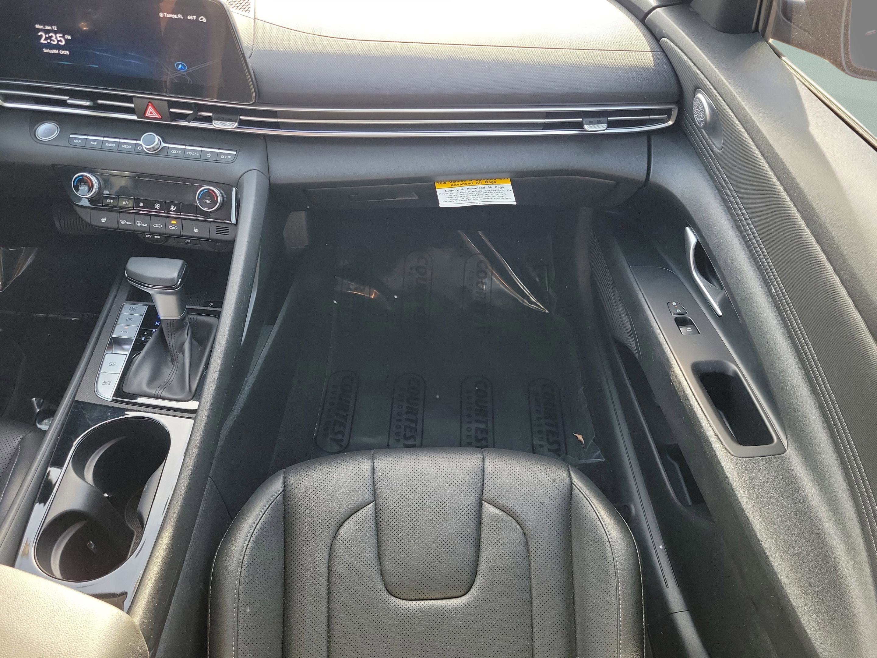 Certified 2024 Hyundai Elantra Limited image 10