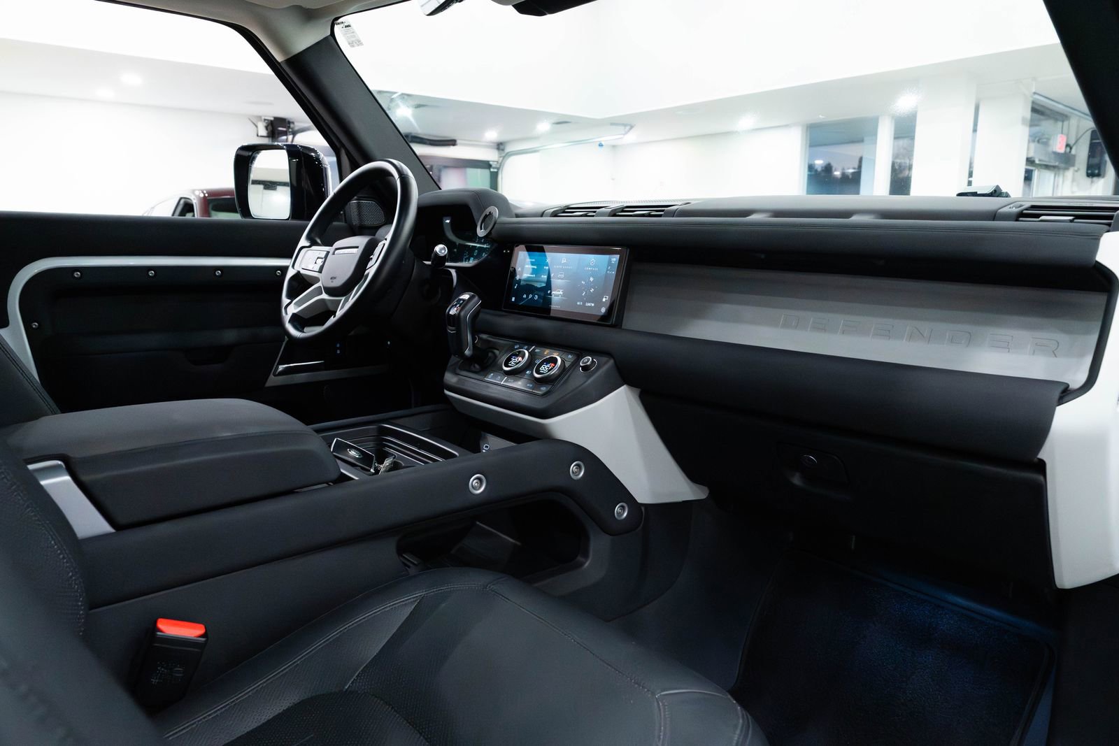 Used 2021 Land Rover Defender 90 S image 24