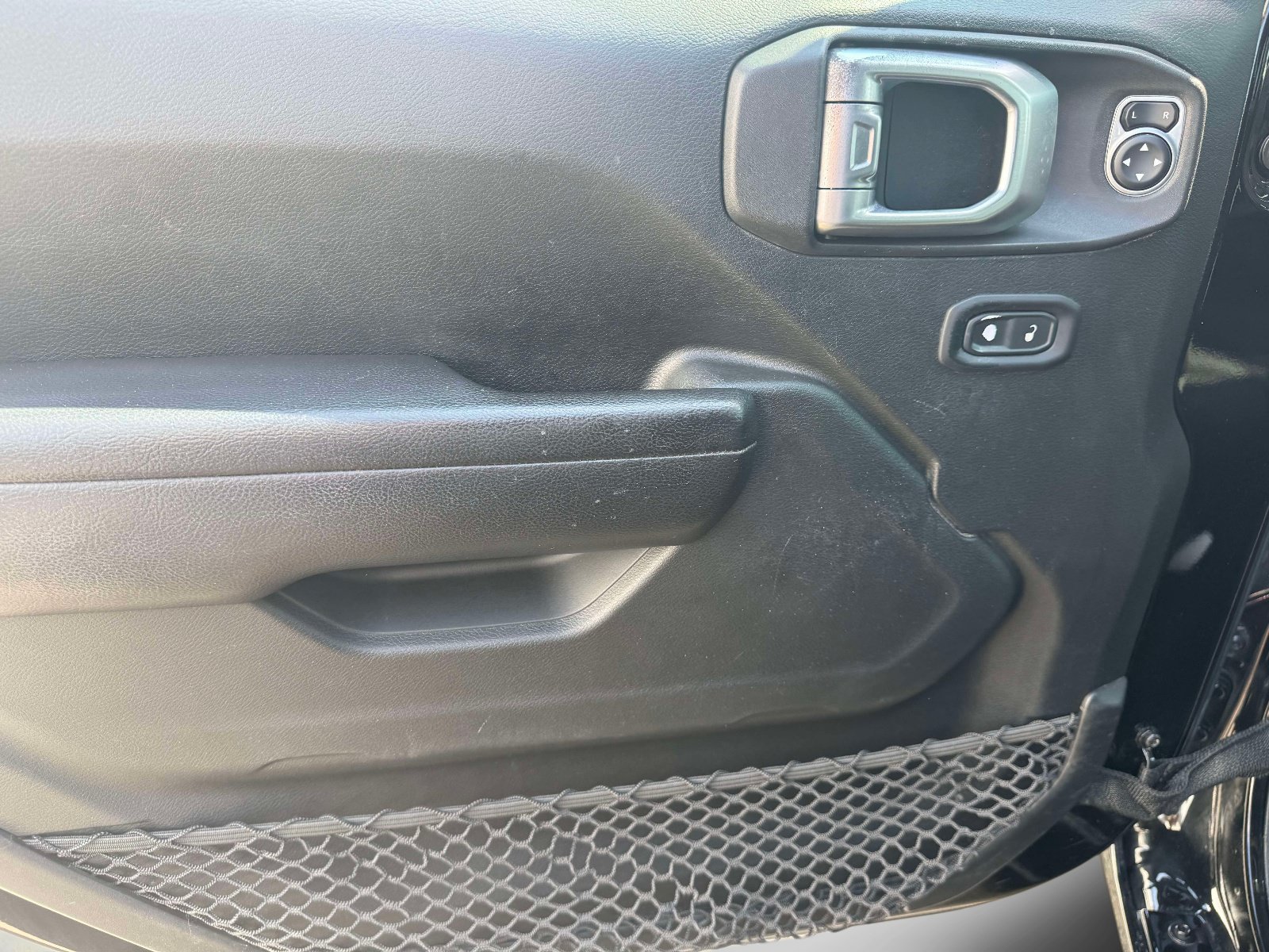 Used 2018 Jeep Wrangler Sport AWD/4WD image 15