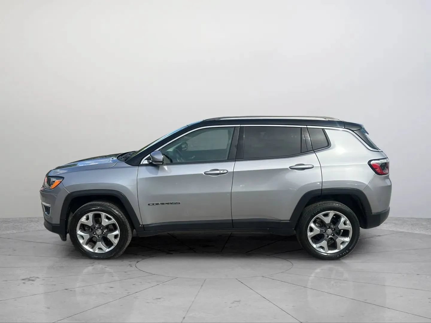 Used 2018 Jeep Compass Limited w/ Safe & Security Group AWD/4WD image 10