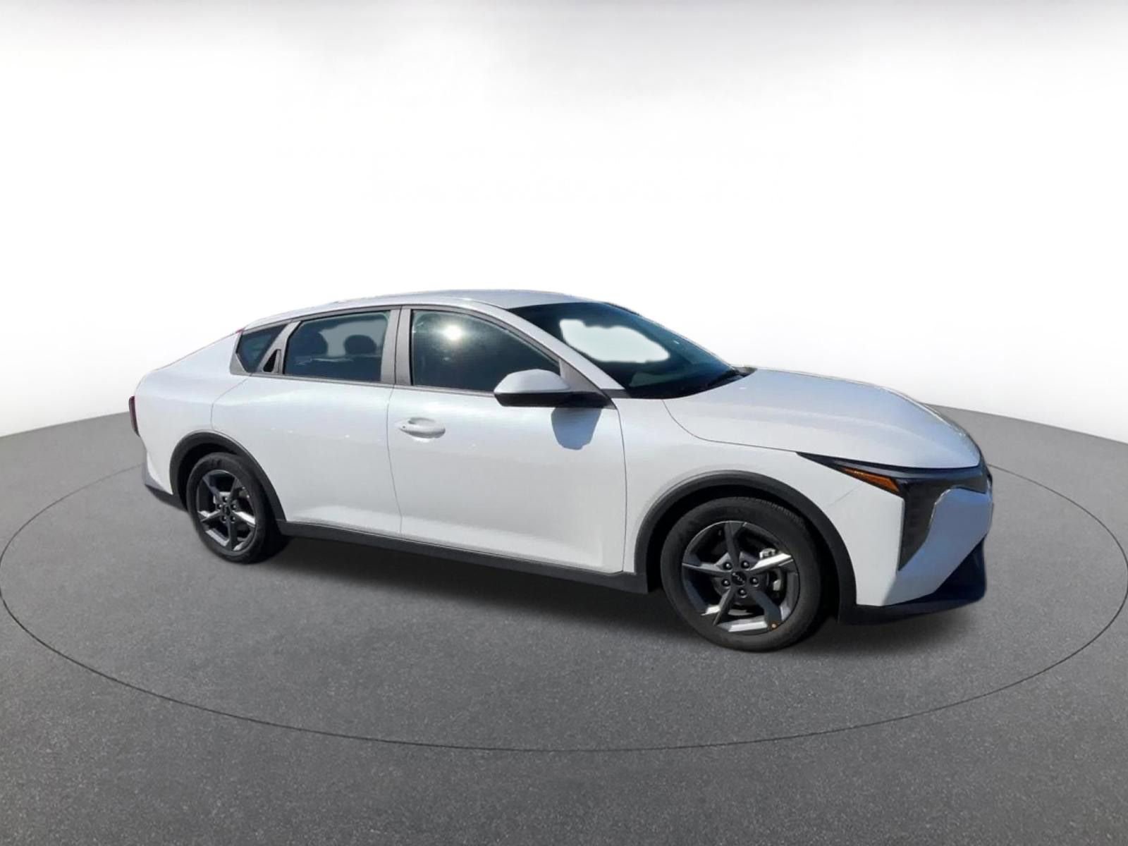 Used 2025 Kia K4 FWD image 2