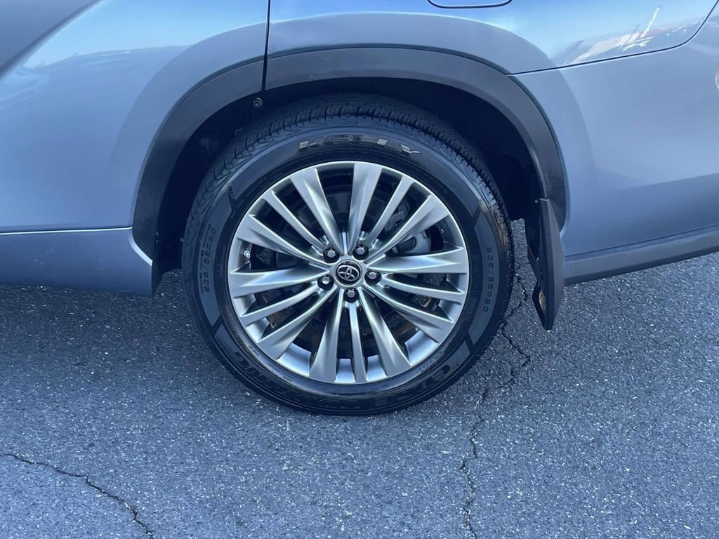 Used 2022 Toyota Highlander Platinum image 10