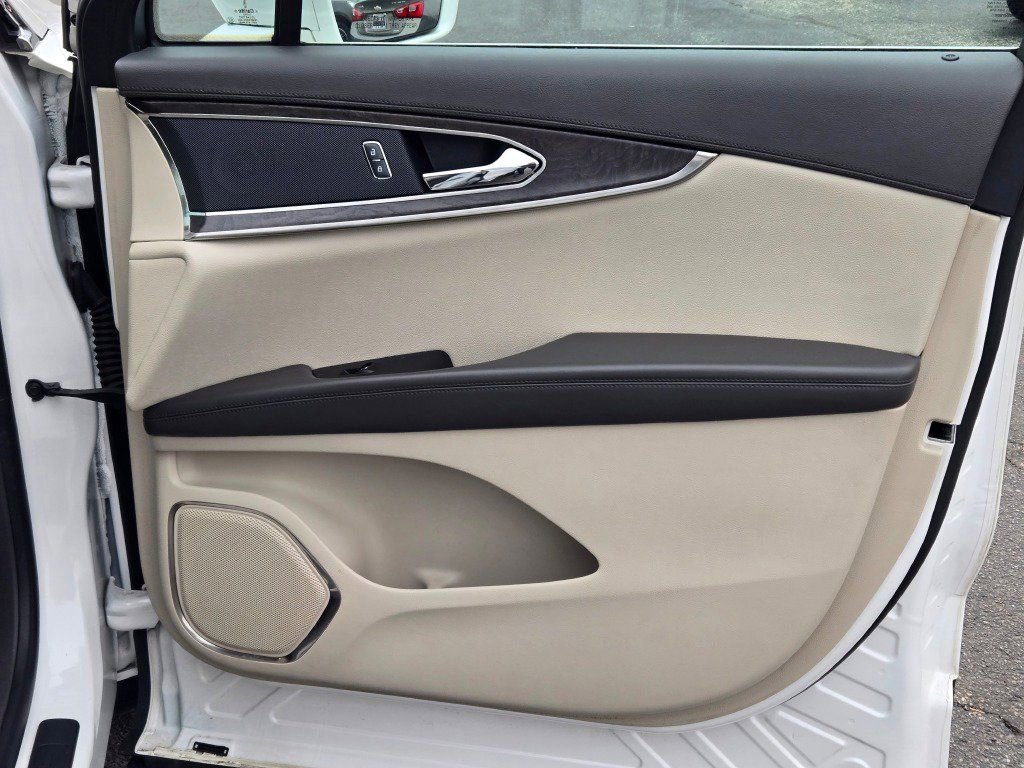 Used 2019 Lincoln Nautilus Select image 5