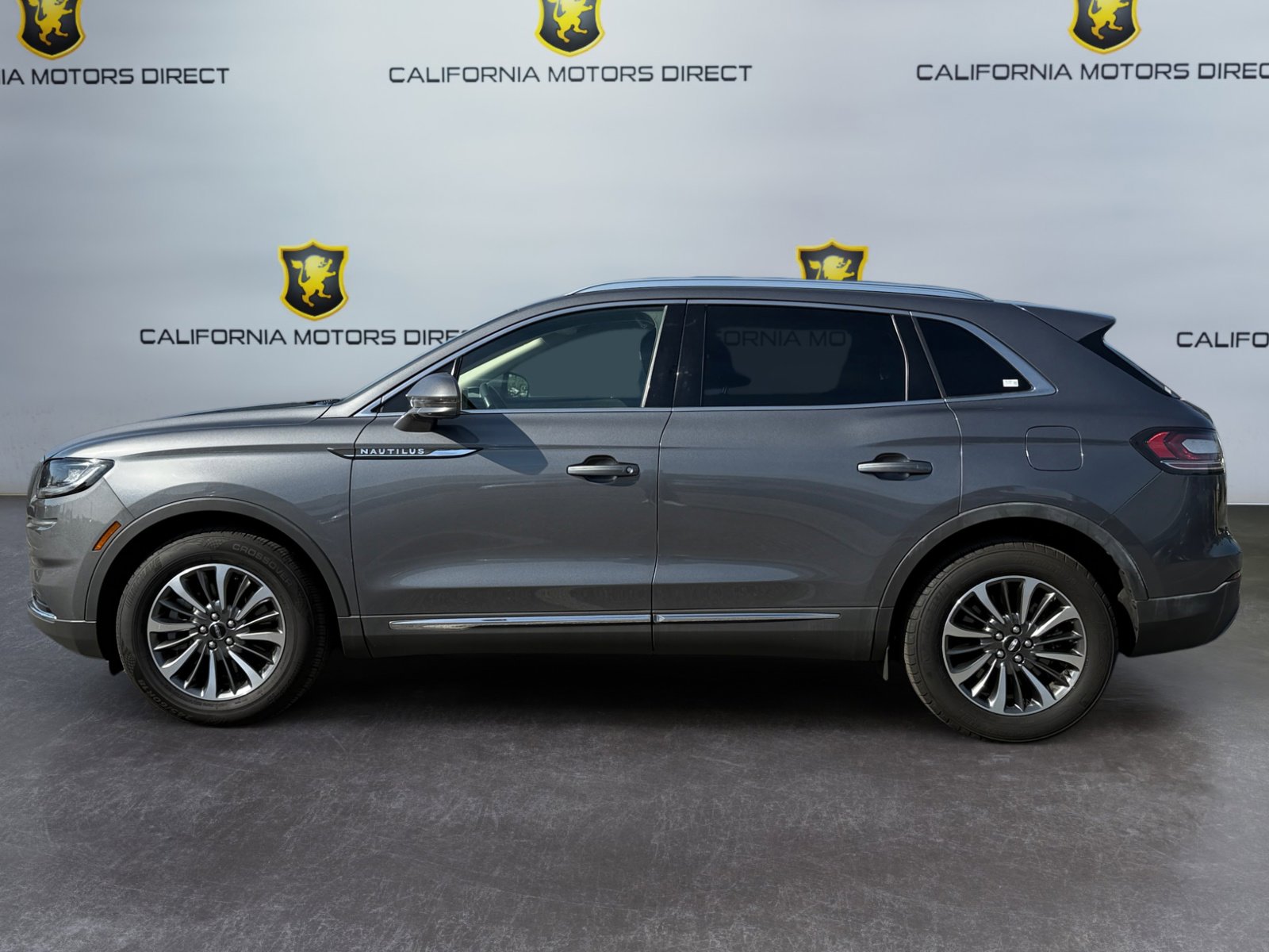 Used 2022 Lincoln Nautilus AWD w/ Premium Package image 2